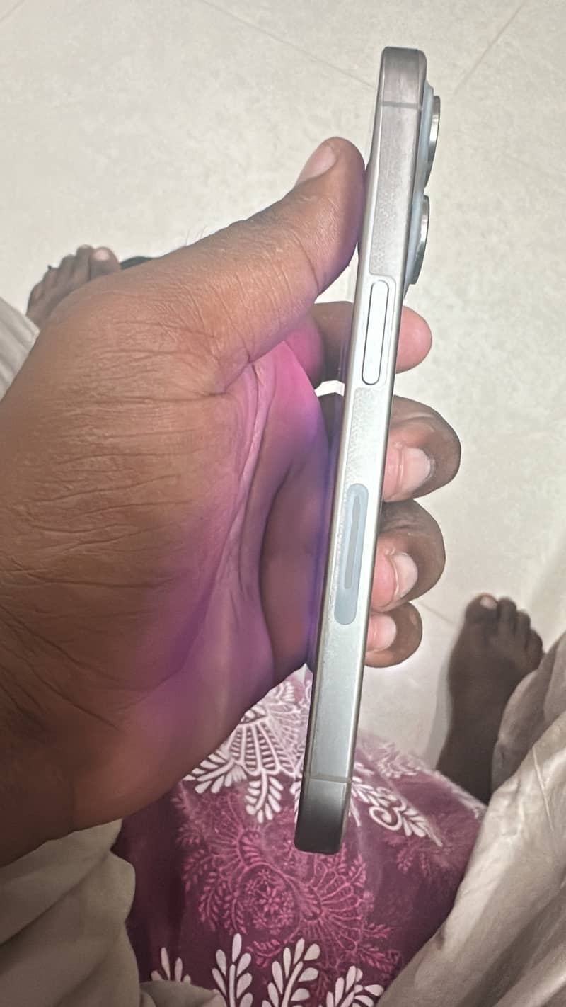 Apple iPhone 15 Pro 0