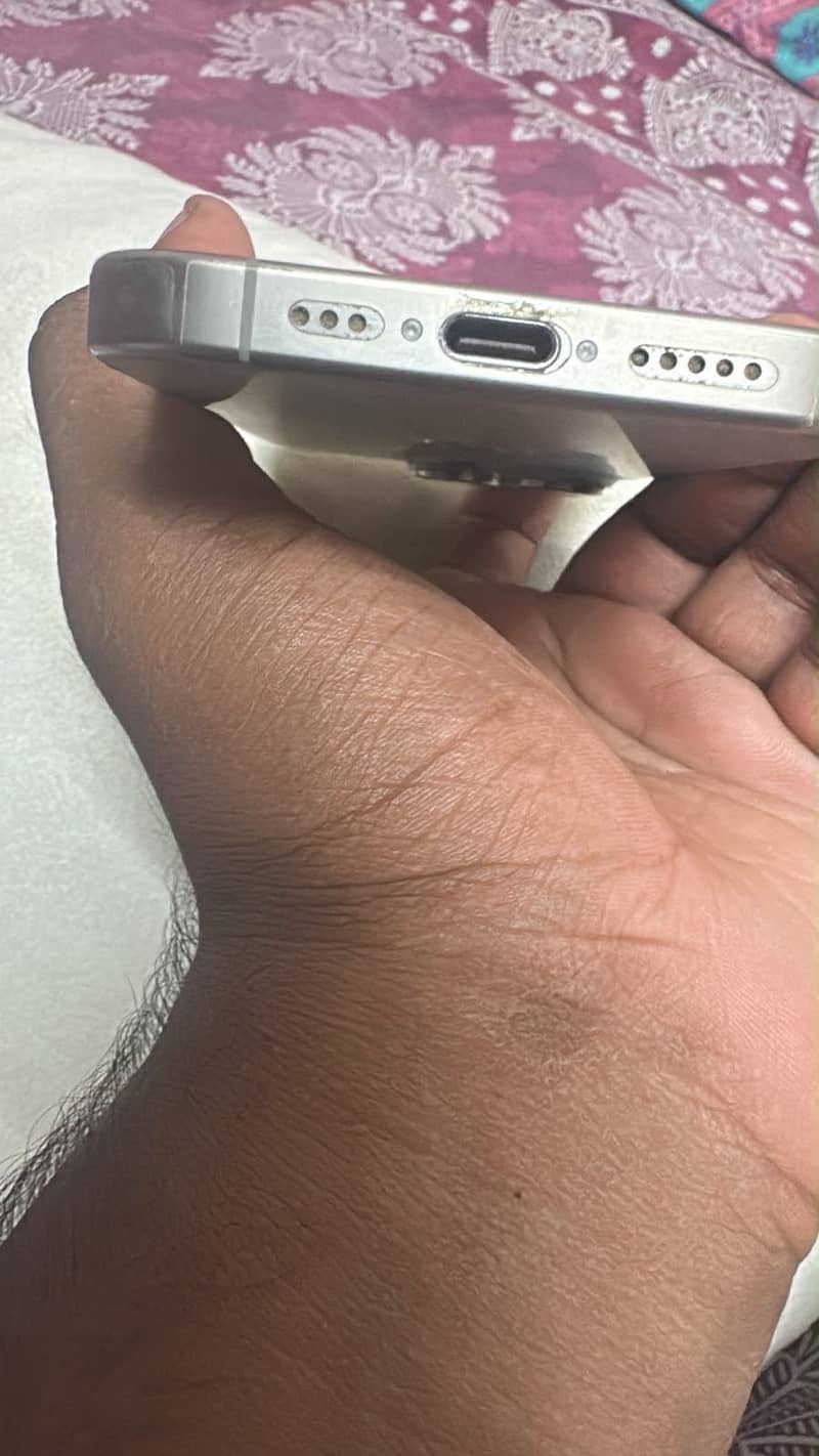Apple iPhone 15 Pro 2