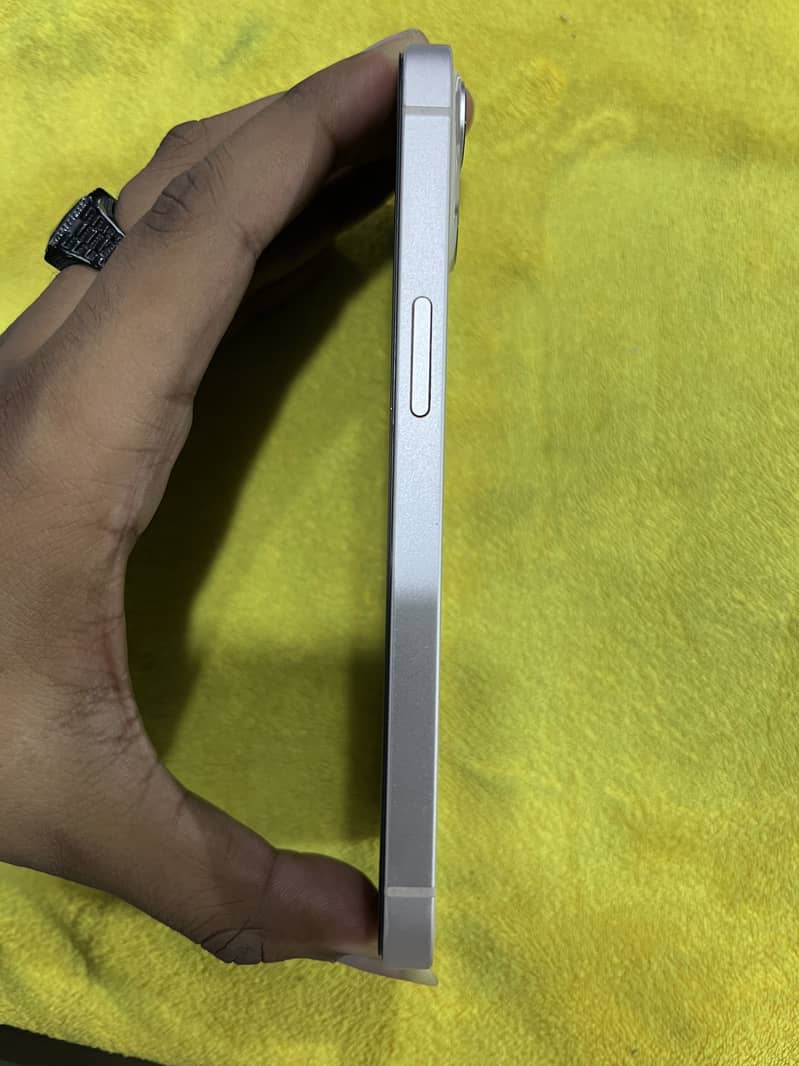 Apple iPhone 13 2