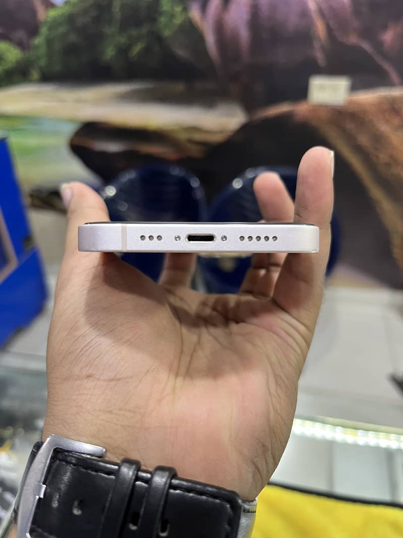 Apple iPhone 13 3