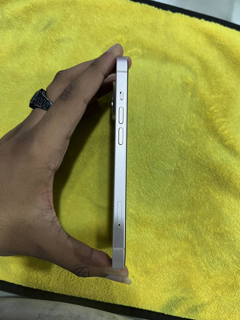 Apple iPhone 13 4