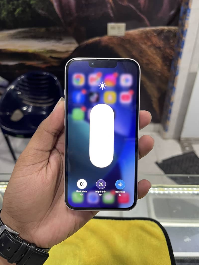 Apple iPhone 13 6