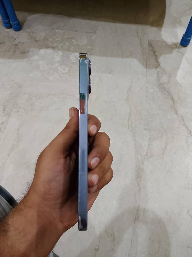 Apple iPhone 13 Pro Max 4