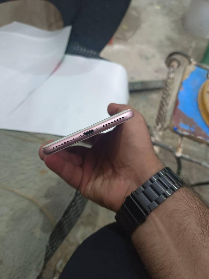 Apple iPhone 7 Plus 5