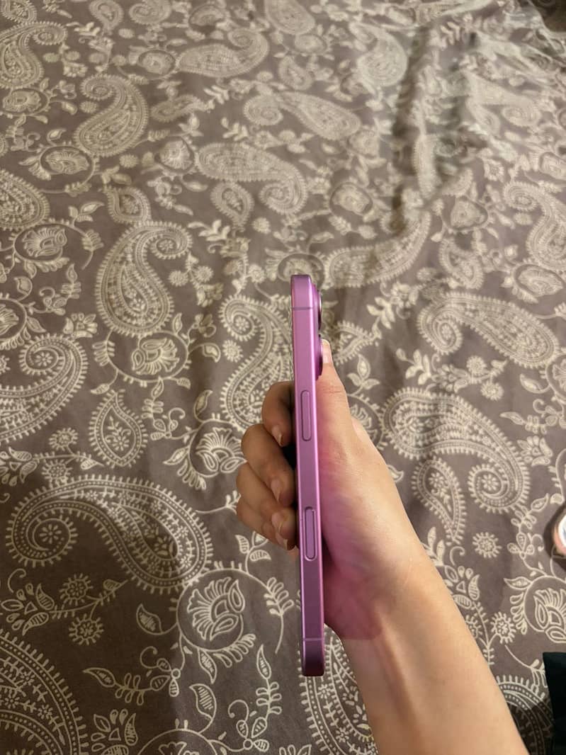 Apple iPhone 16 2