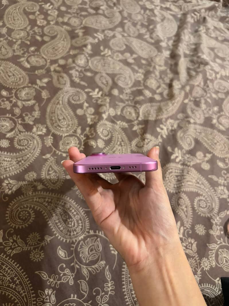 Apple iPhone 16 4
