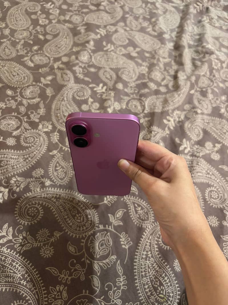 Apple iPhone 16 5