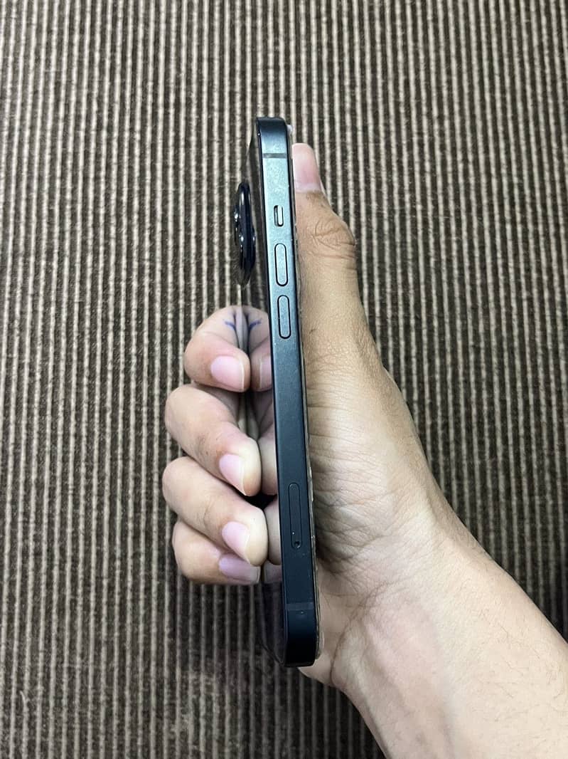 Apple iPhone 13 2