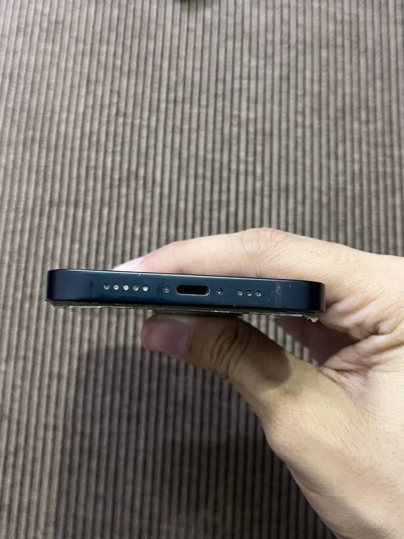 Apple iPhone 13 5