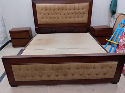 used bed with 2 side table