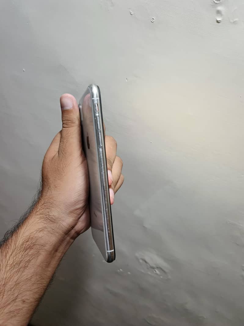 Apple iPhone XS Max 0