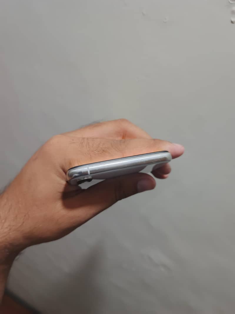 Apple iPhone XS Max 4