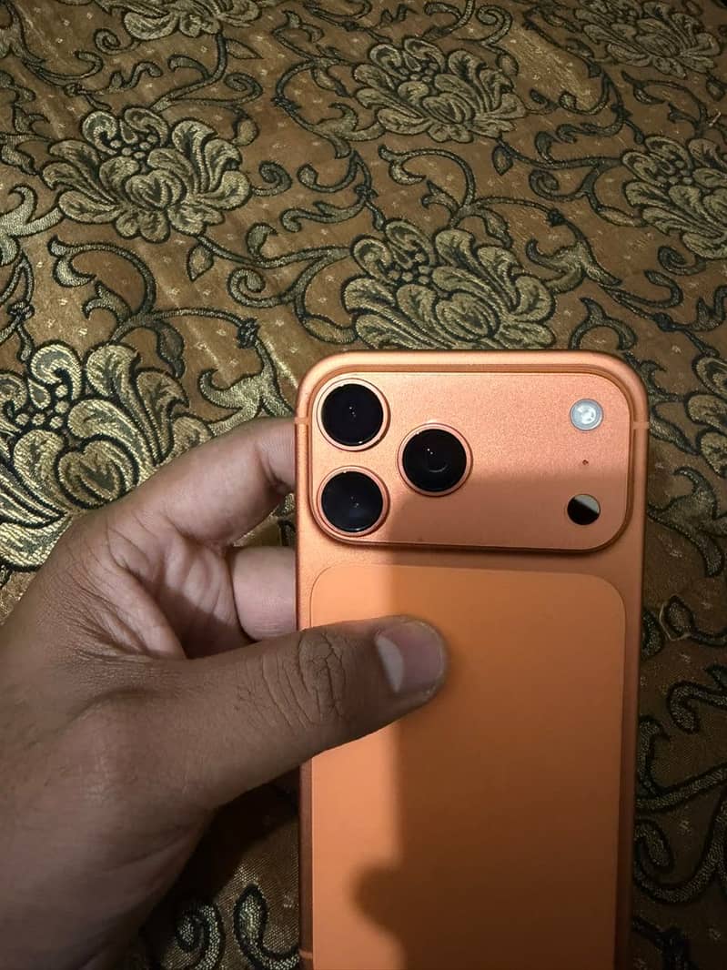 Apple iPhone 17 Pro Max 4
