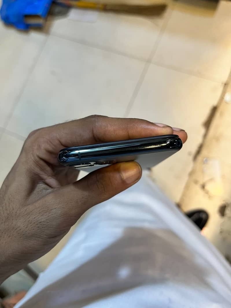Apple iPhone 11 Pro 1
