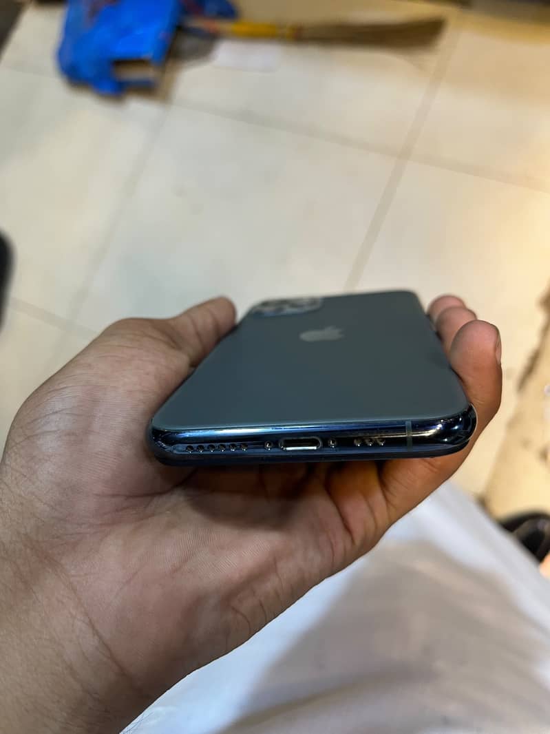 Apple iPhone 11 Pro 2