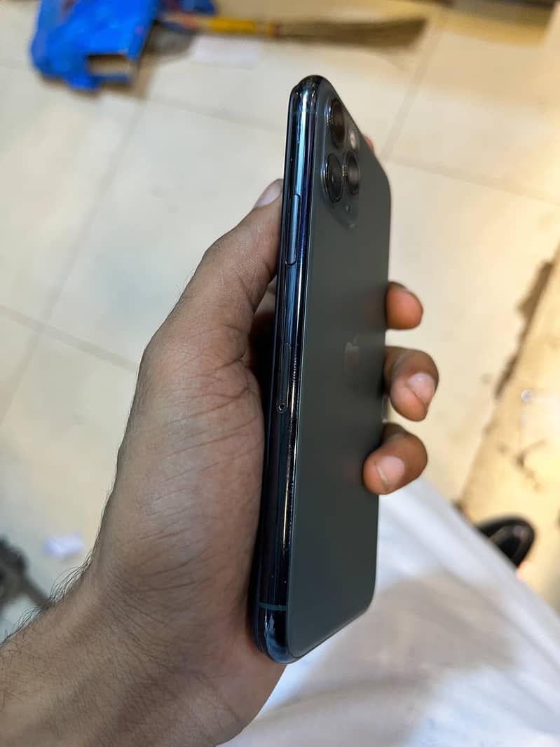 Apple iPhone 11 Pro 3