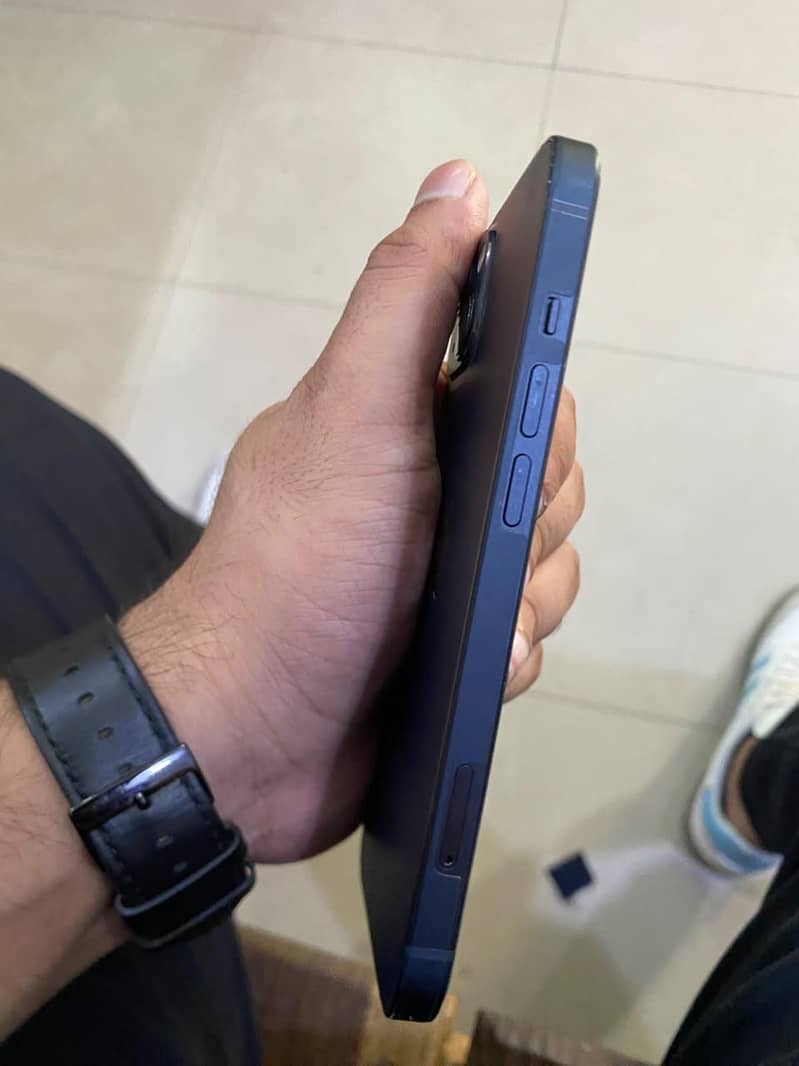Apple iPhone 13 3