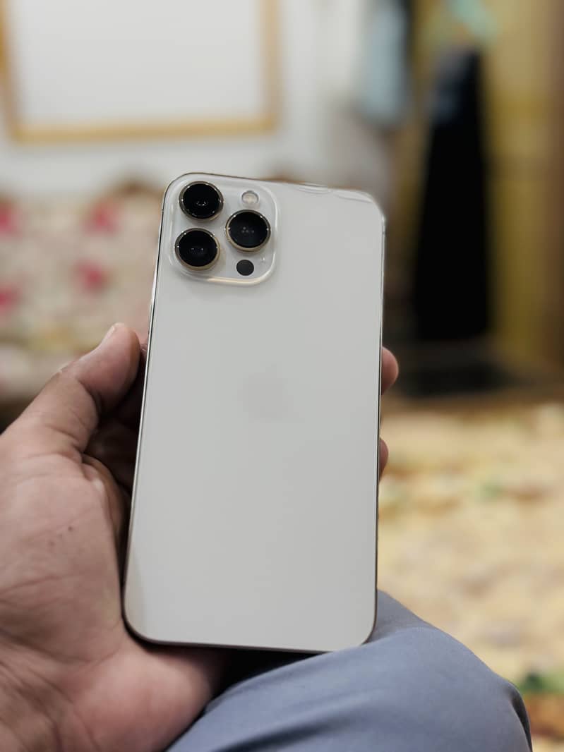 Apple iPhone 13 Pro Max 4