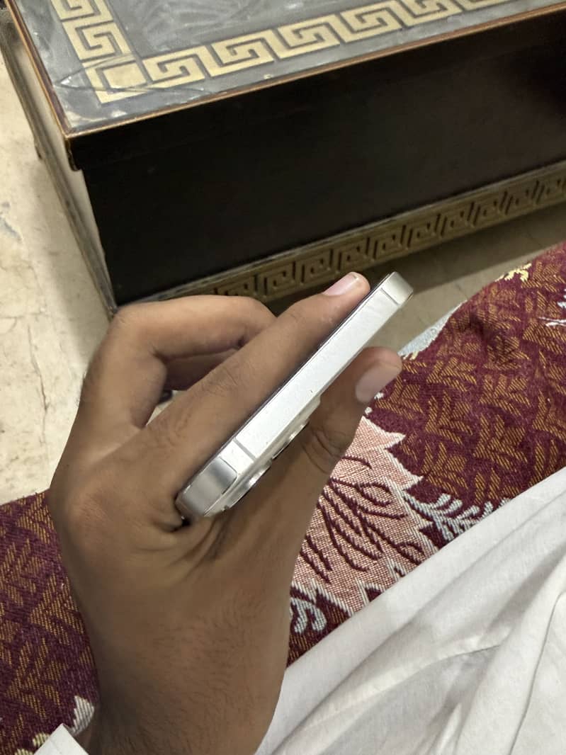 Apple iPhone 13 Pro Max 2