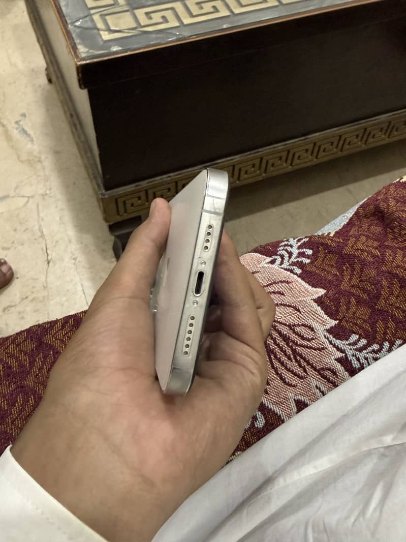 Apple iPhone 13 Pro Max 4