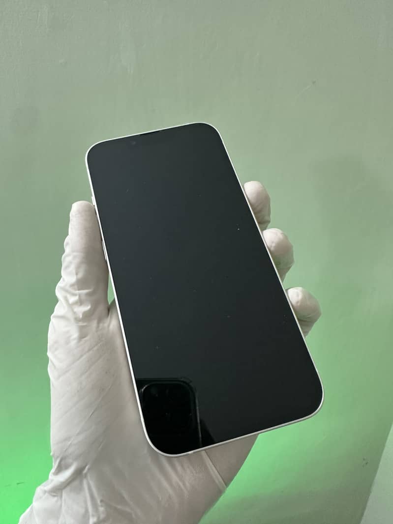 Apple iPhone 13 8
