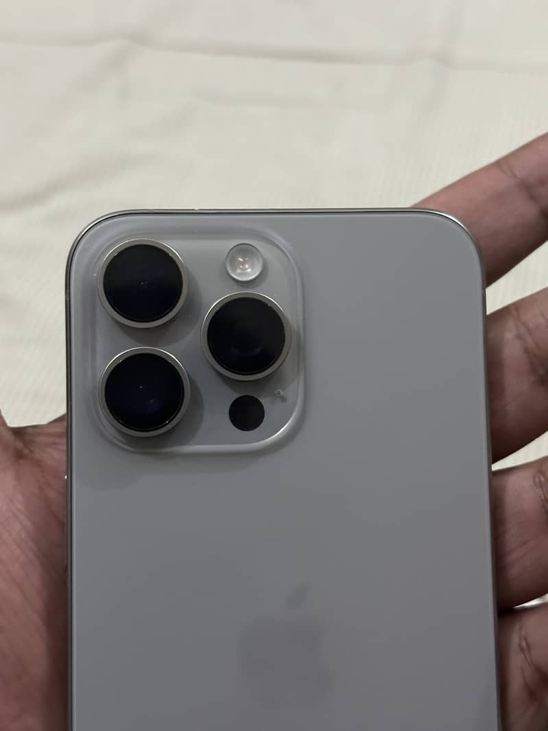 Apple iPhone 15 Pro Max 5