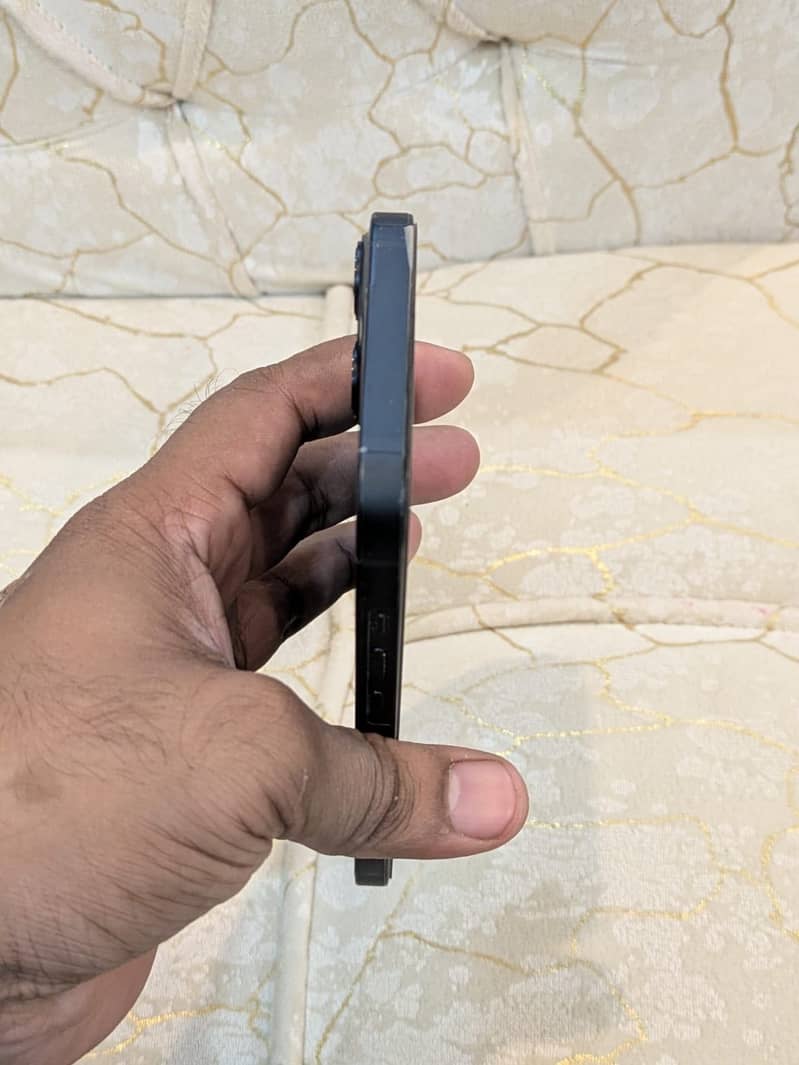 Apple iPhone 13 4