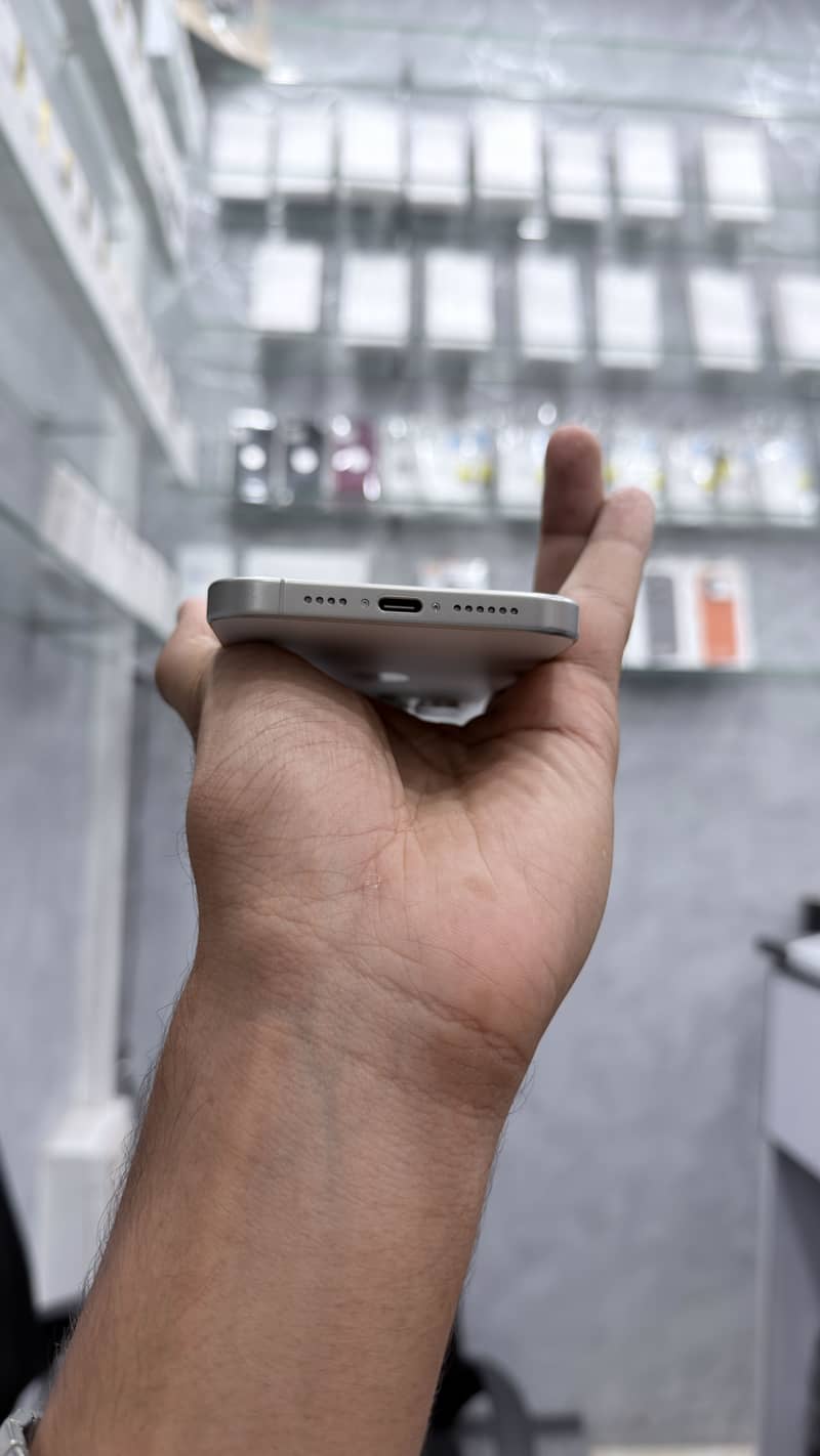 Apple iPhone 15 Pro Max 3
