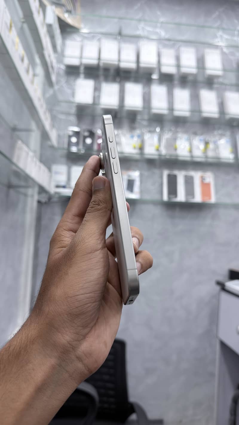 Apple iPhone 15 Pro Max 5
