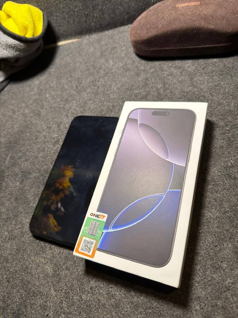 Apple iPhone 16 Pro Max 1