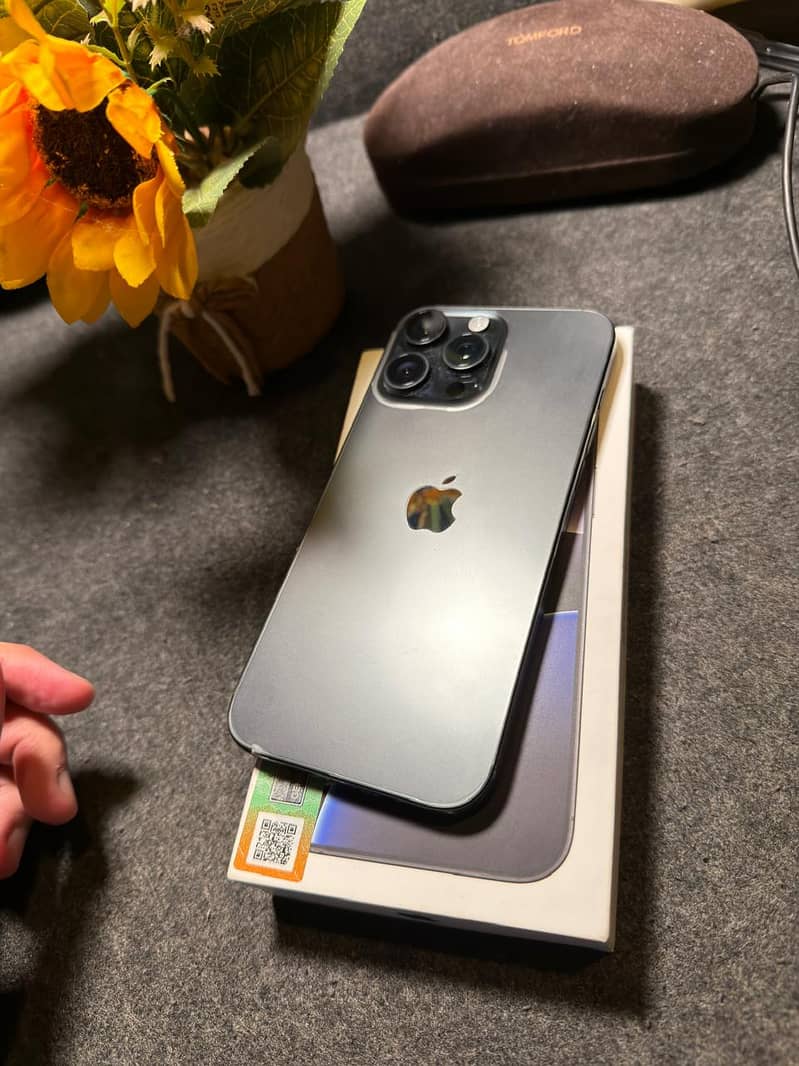 Apple iPhone 16 Pro Max 2