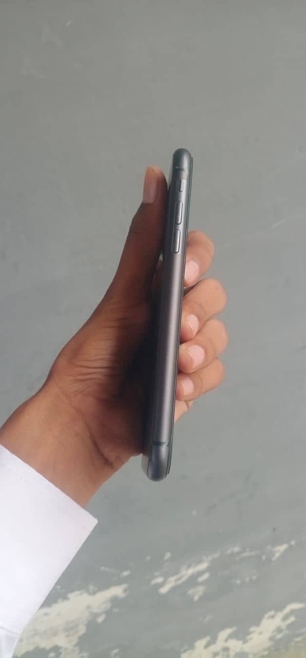 Apple iPhone 11 3