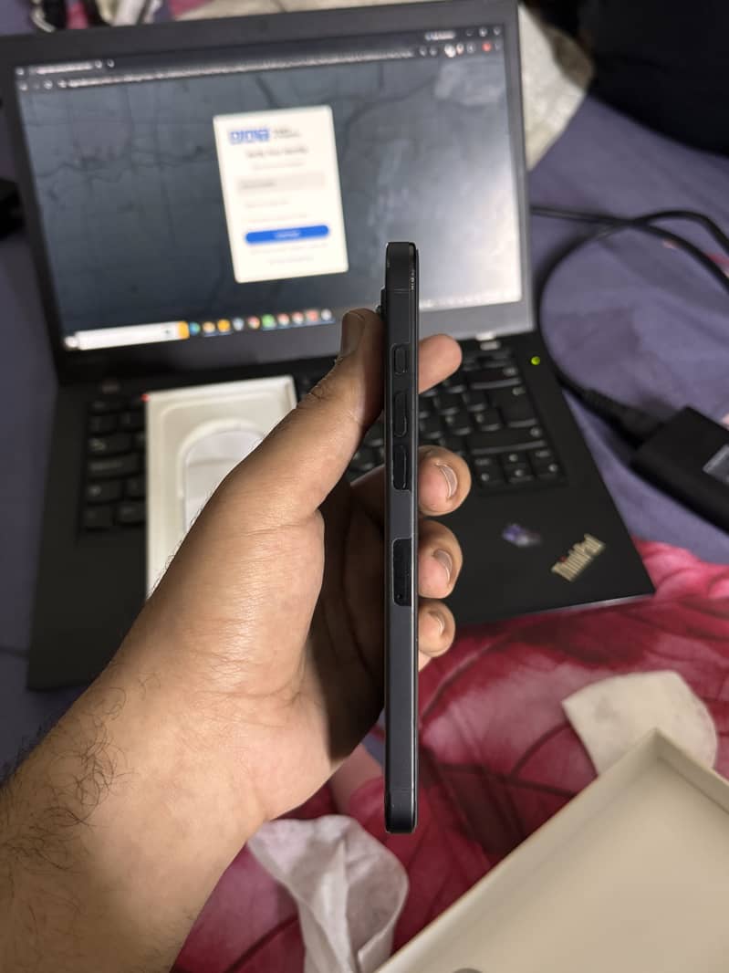 Apple iPhone 16 Pro Max 2