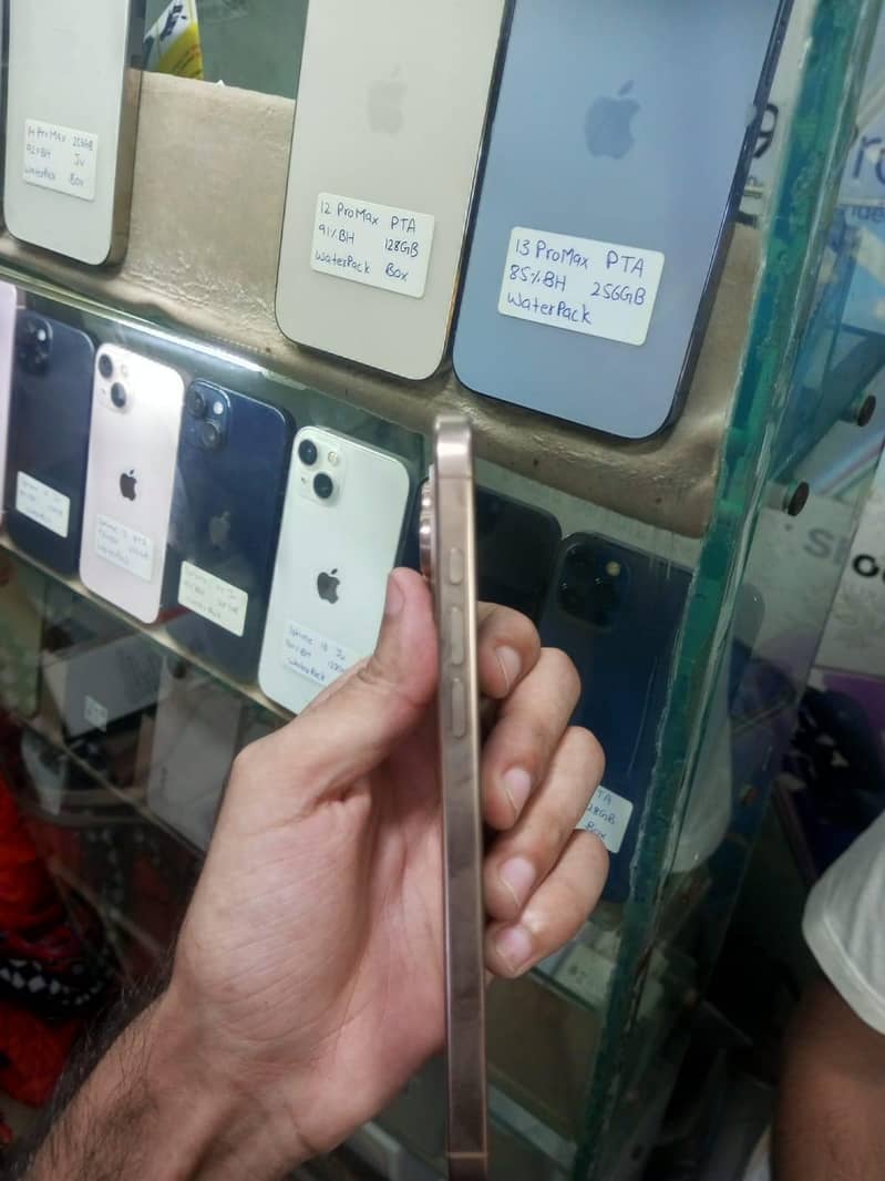 Apple iPhone 16 Pro Max 3