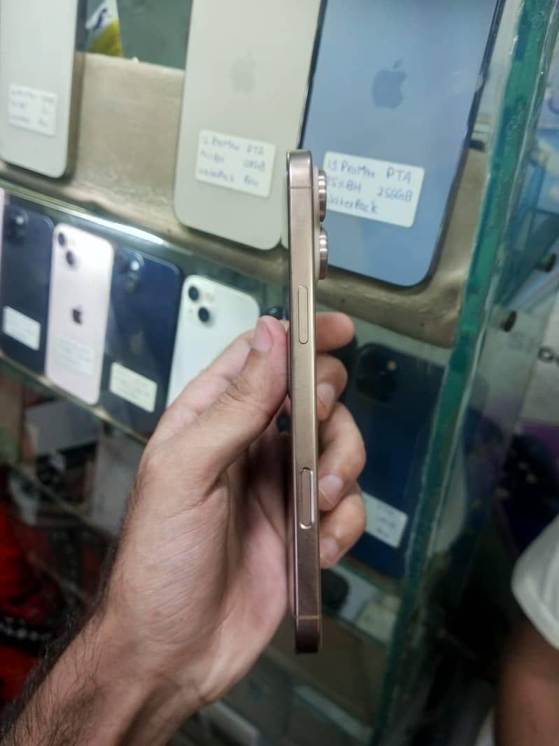 Apple iPhone 16 Pro Max 5