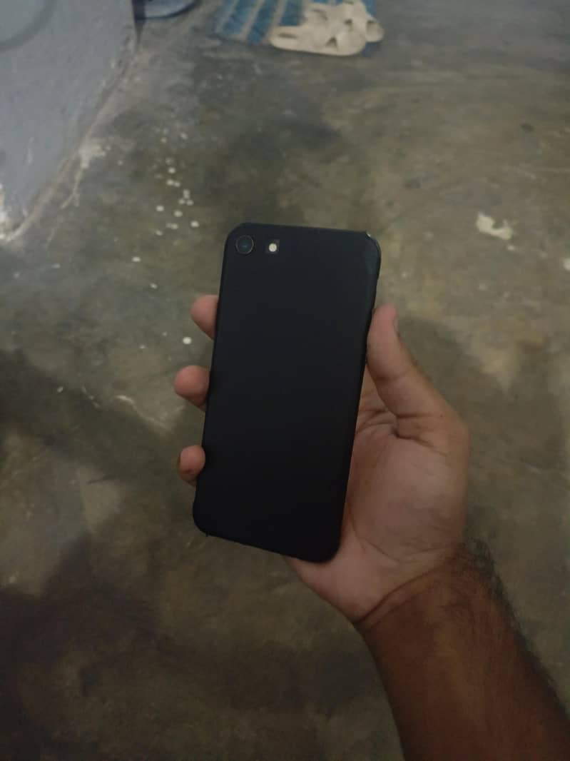 Apple iPhone 8 1