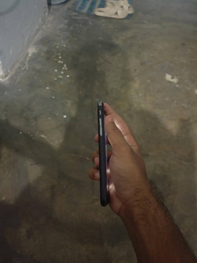 Apple iPhone 8 3