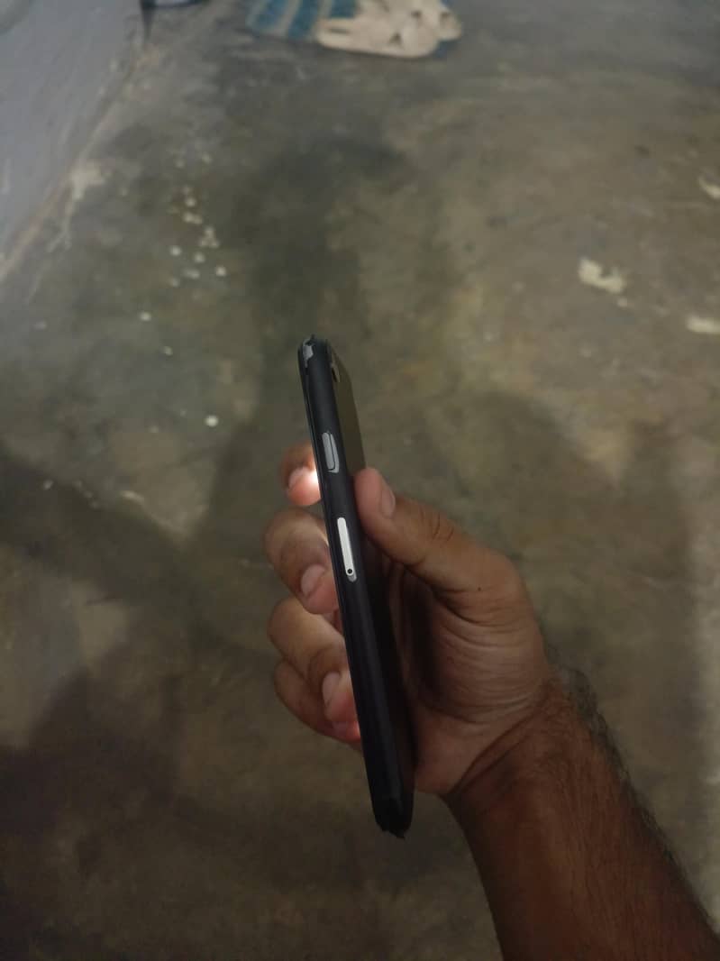 Apple iPhone 8 4