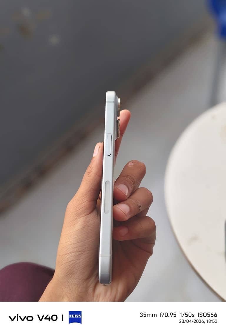 Apple iPhone 15 3