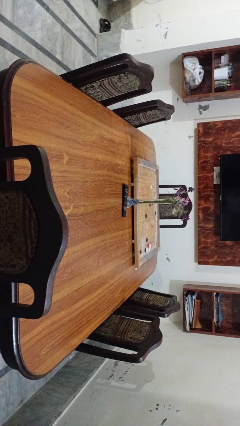 dining table available 0