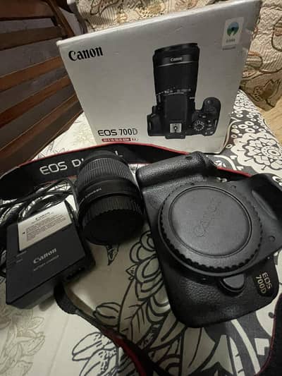 Canon EOS 700D DSLR Camera – 18-55mm STM Kit Lens