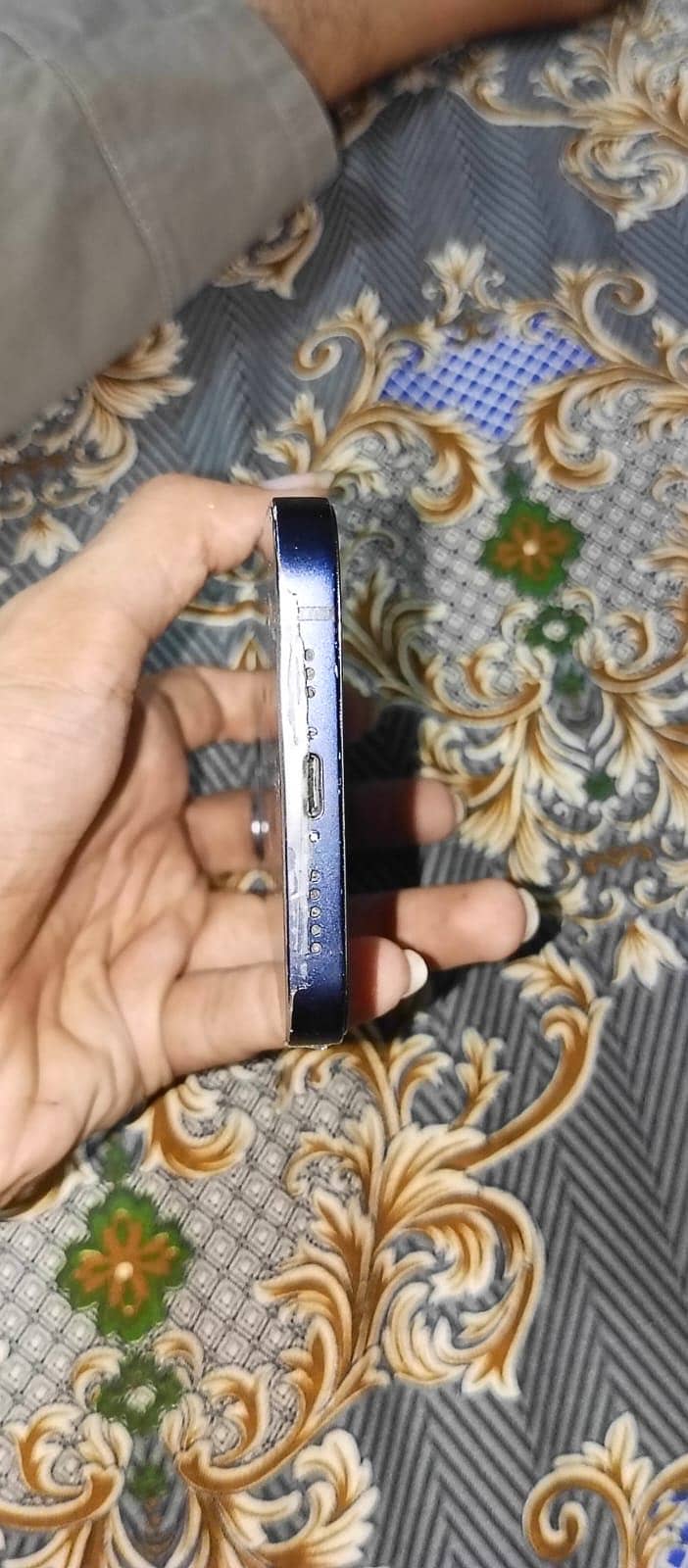 Apple iPhone 12 4