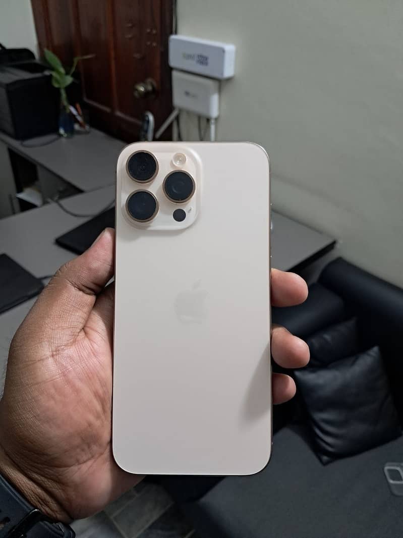 Apple iPhone 16 Pro Max 3