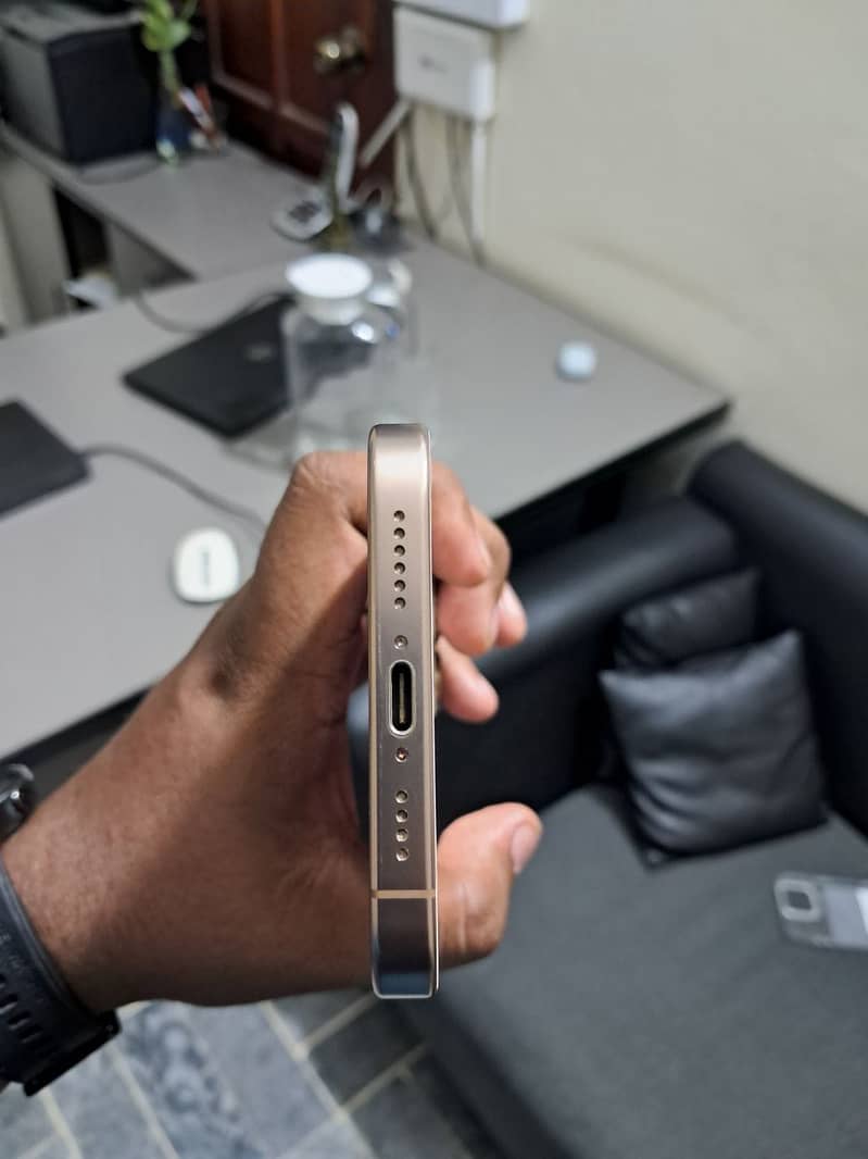 Apple iPhone 16 Pro Max 5
