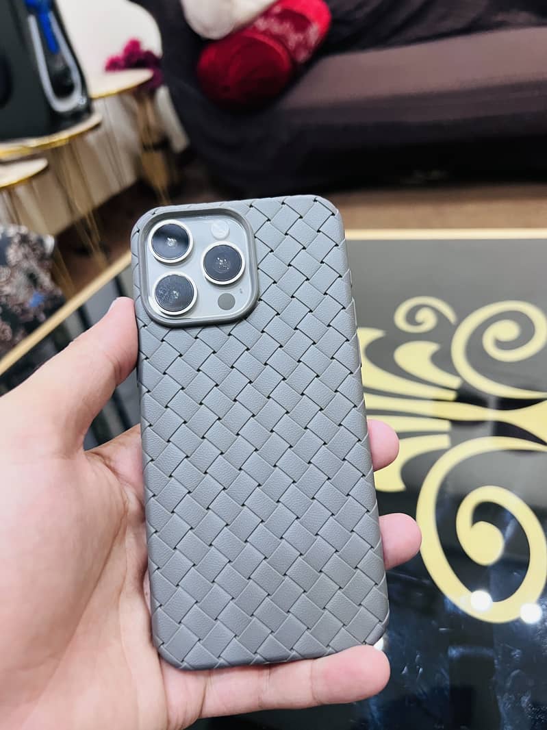 Apple iPhone 15 Pro Max 2