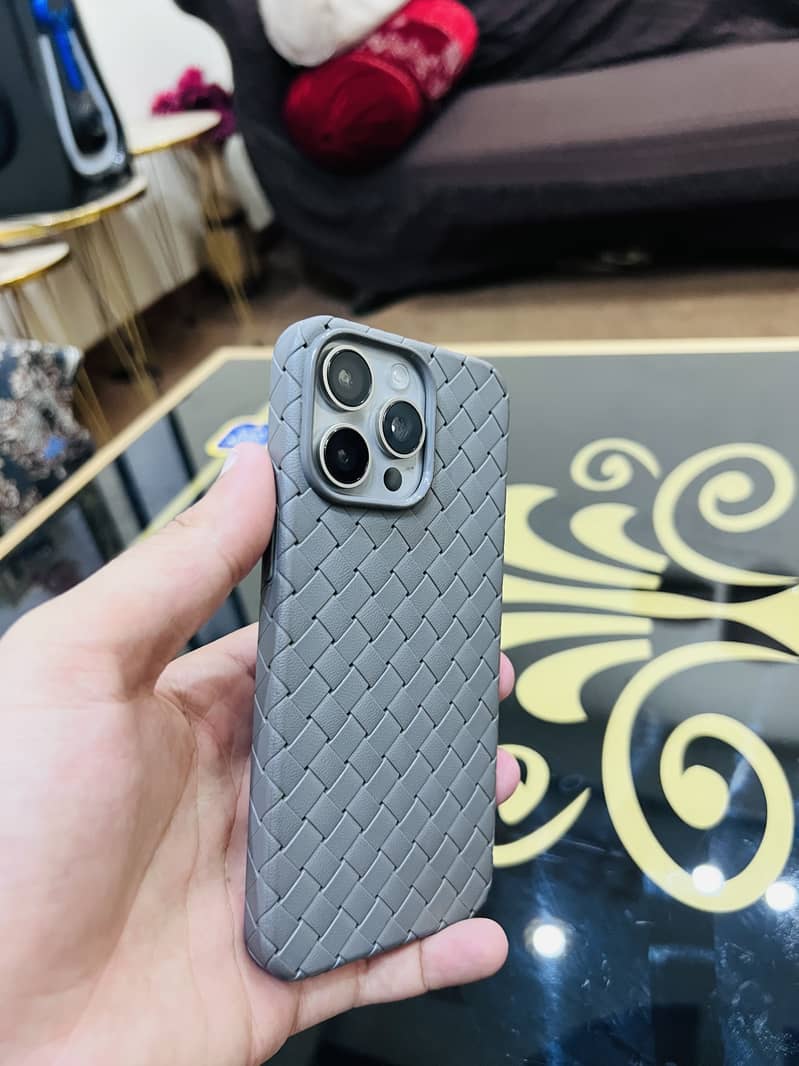 Apple iPhone 15 Pro Max 4