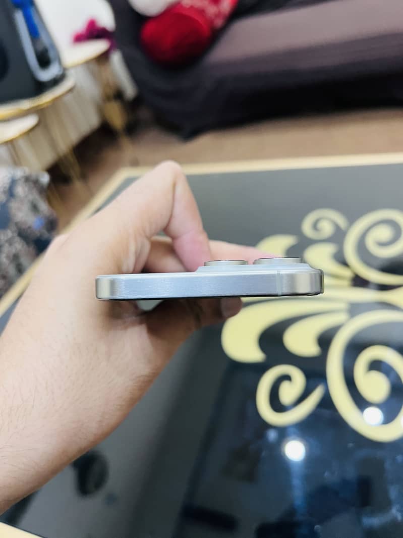 Apple iPhone 15 Pro Max 6