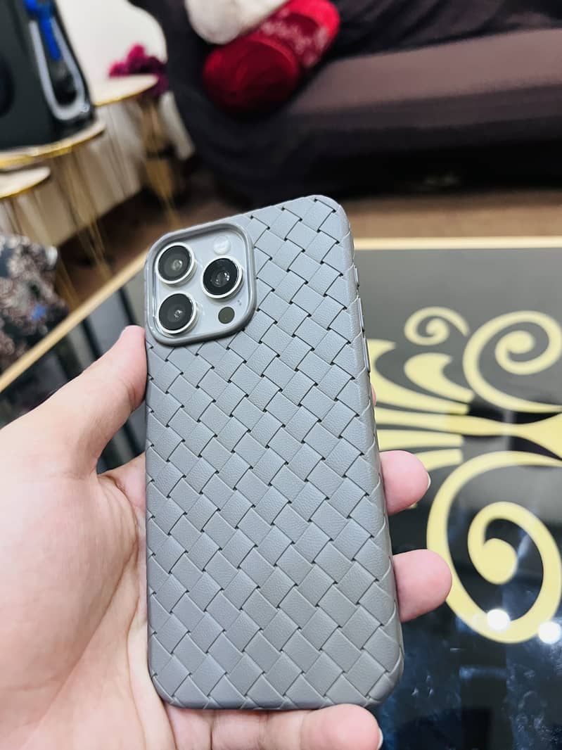 Apple iPhone 15 Pro Max 7
