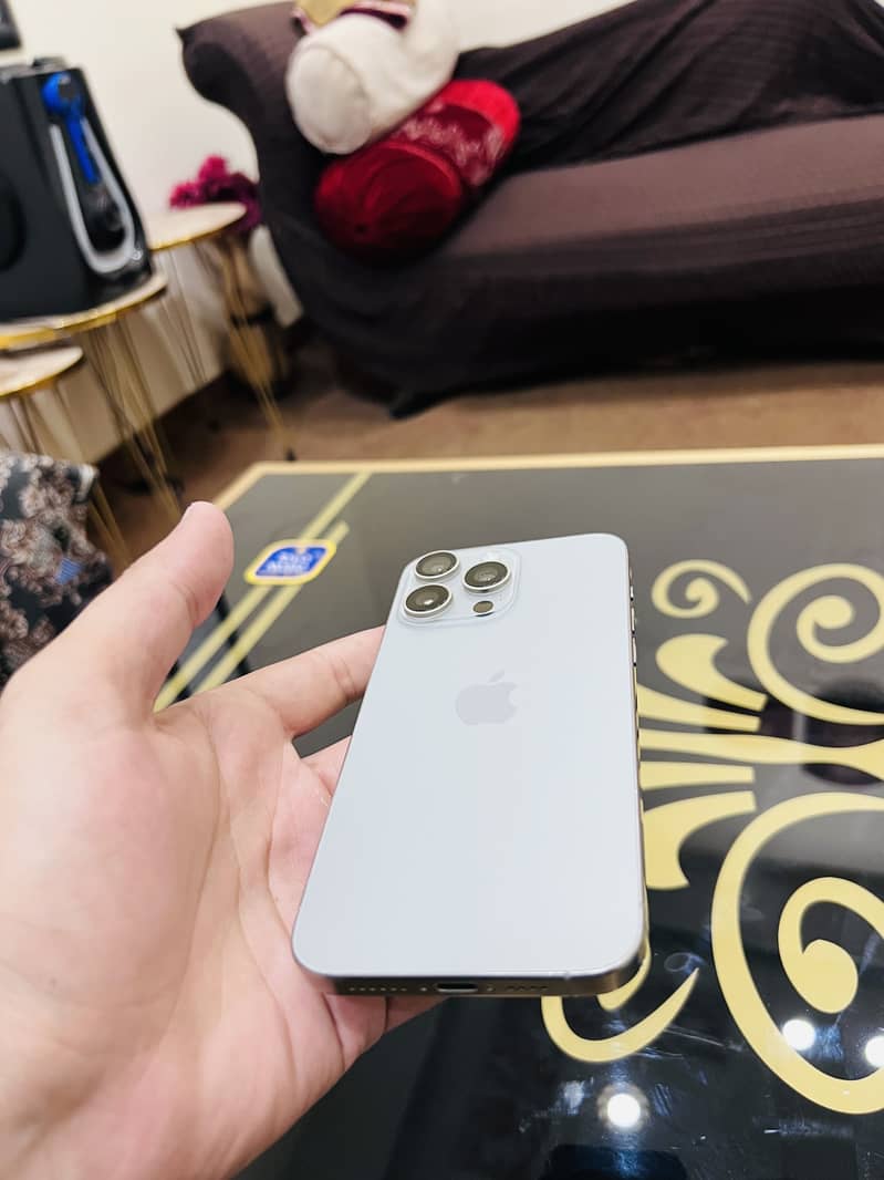Apple iPhone 15 Pro Max 9