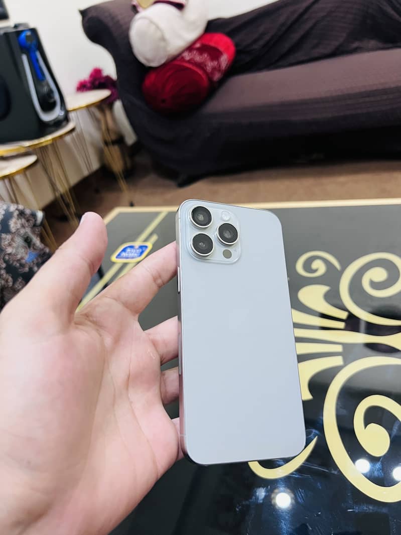 Apple iPhone 15 Pro Max 12